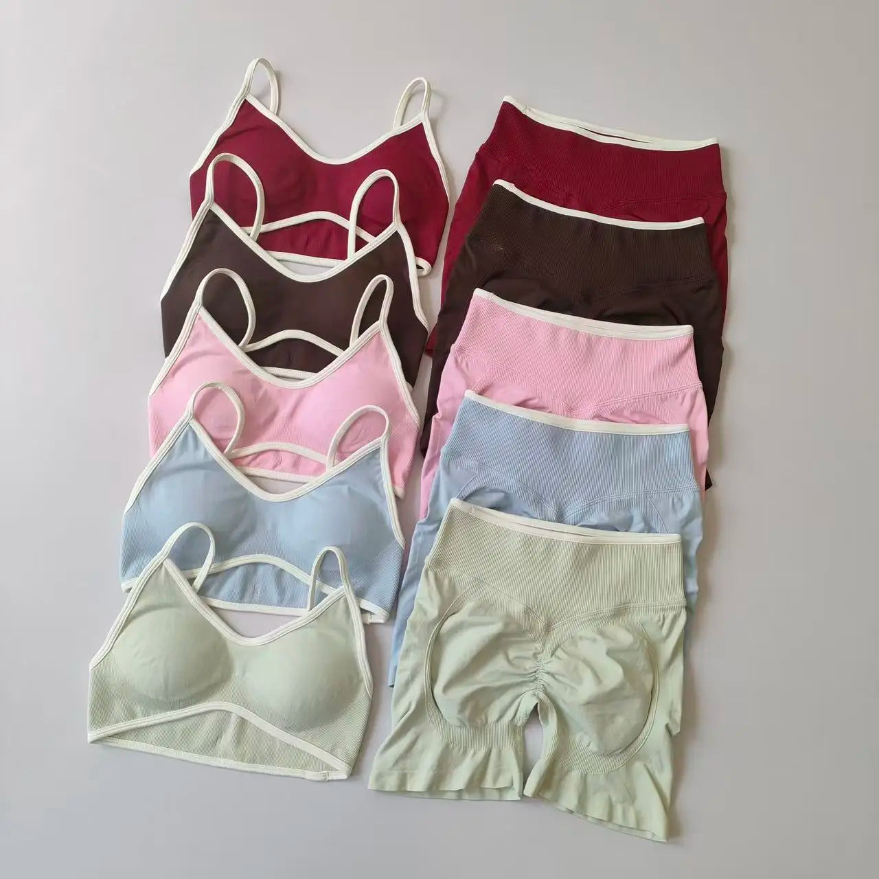 Color Blocked Seamless Yoga Set For Women With Peach Hip Lifting Shorts And Training Bra Breathable Quick Dry Nylon