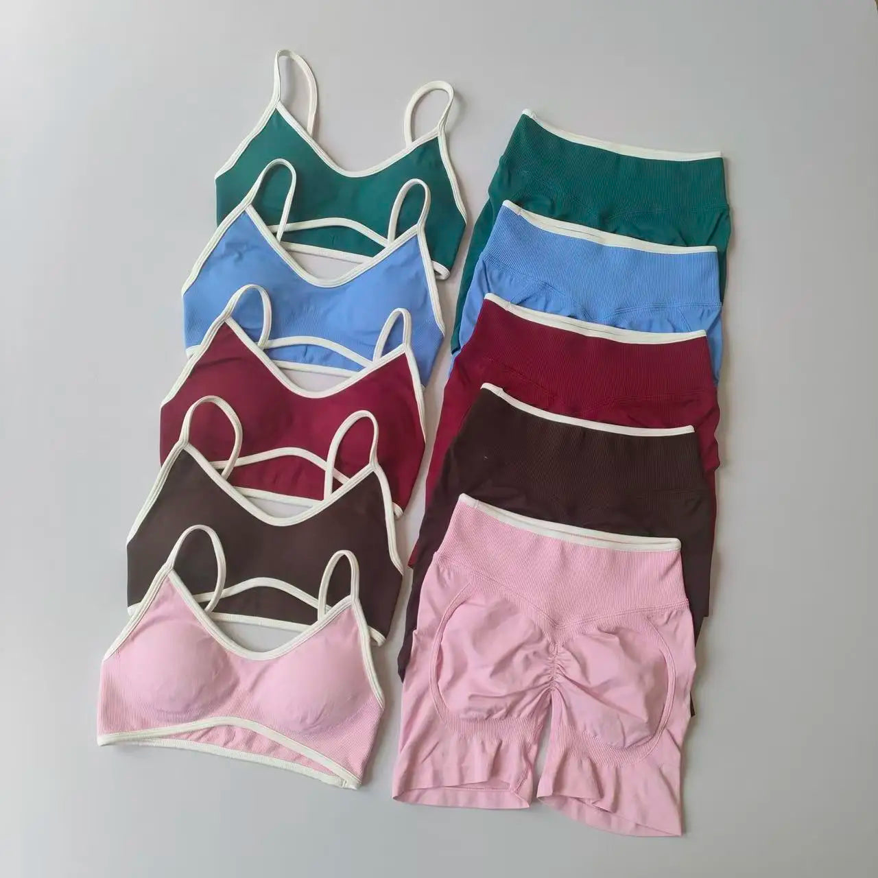 Color Blocked Seamless Yoga Set For Women With Peach Hip Lifting Shorts And Training Bra Breathable Quick Dry Nylon